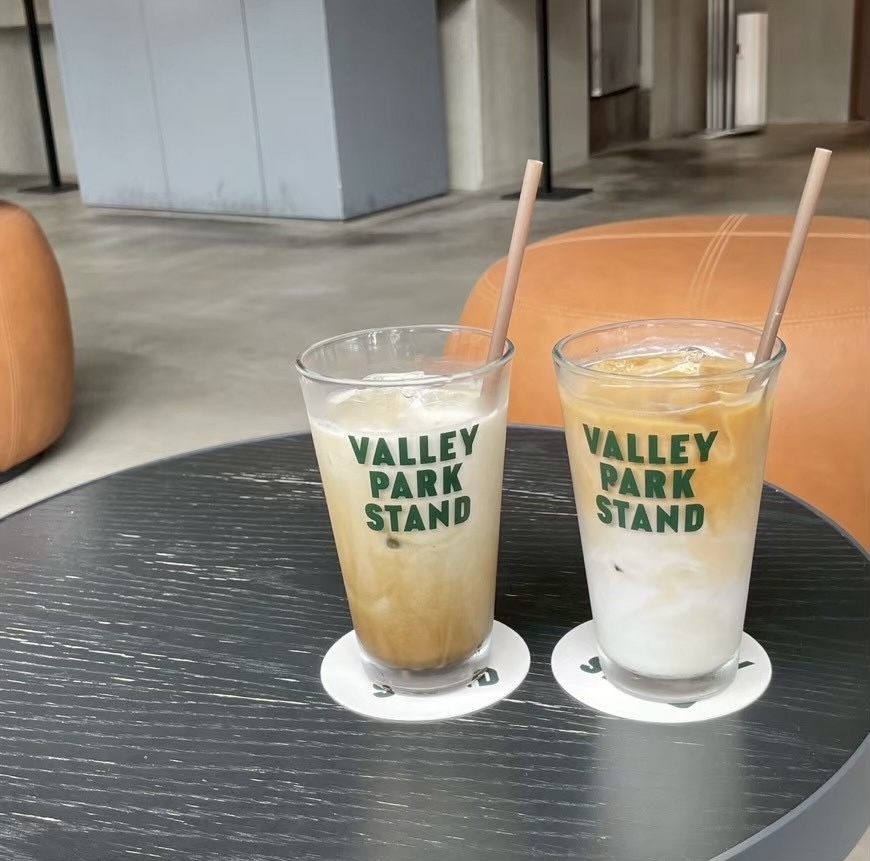 アイスほうじ茶ラテ、カフェラテ