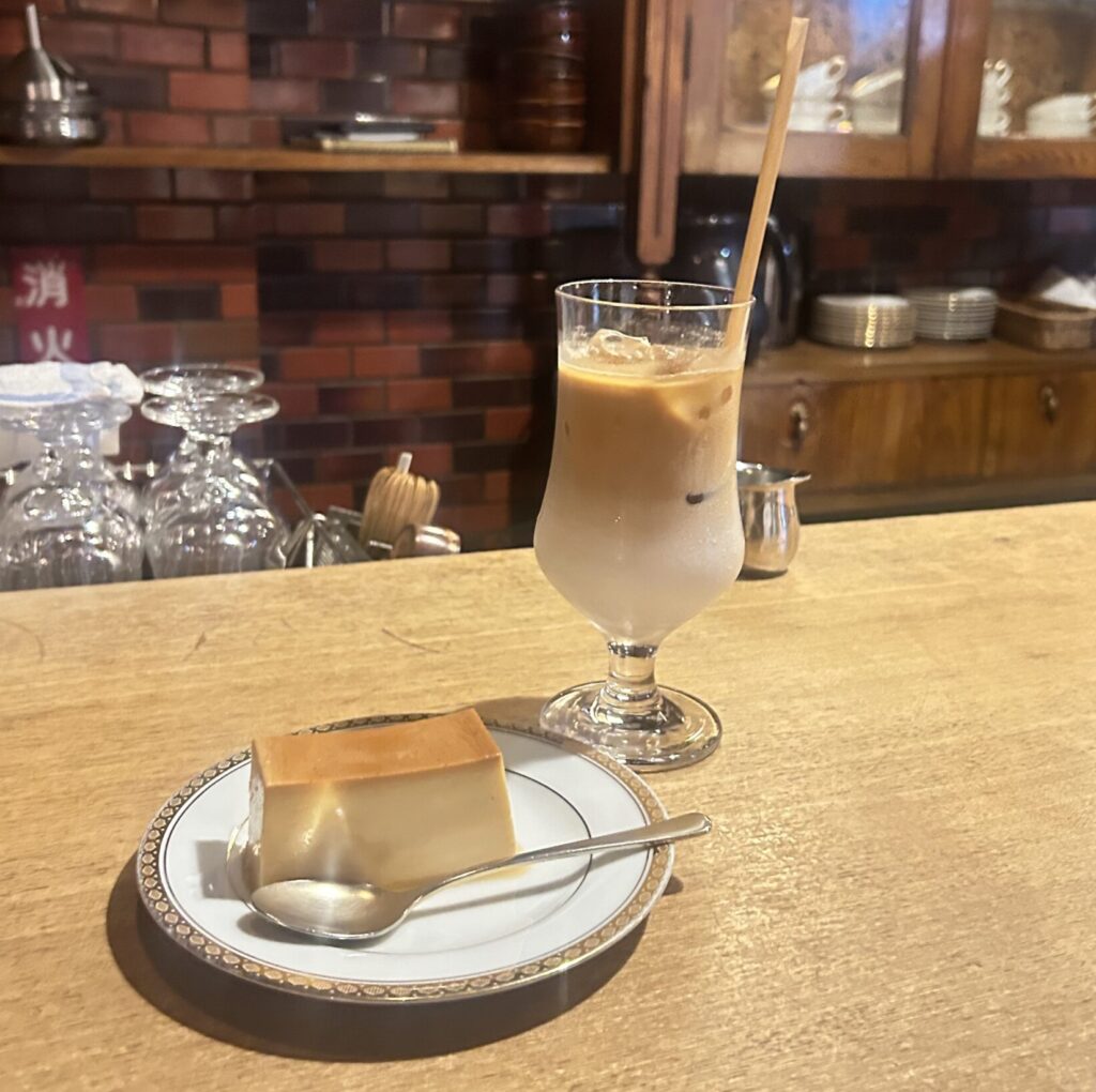 アイスラテ、四角いプリン。