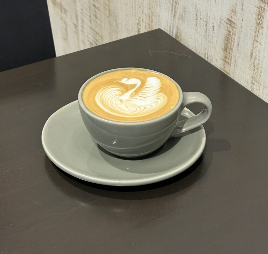 ラテアートされたカフェラテ