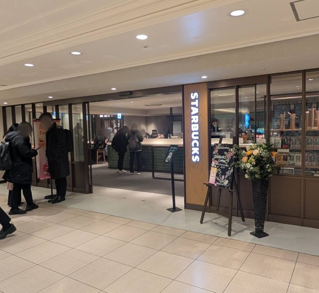 スターバックスの入り口