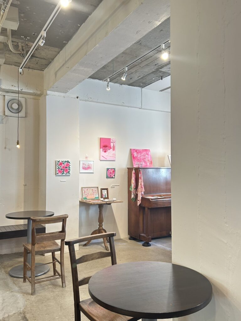 アンドサタデー コーヒー＆ケークスの内装