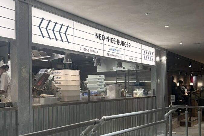 ネオナイスバーガーの店内